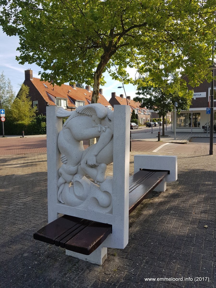 Onderduikersbankje - Harmen Visserplein - Emmeloord