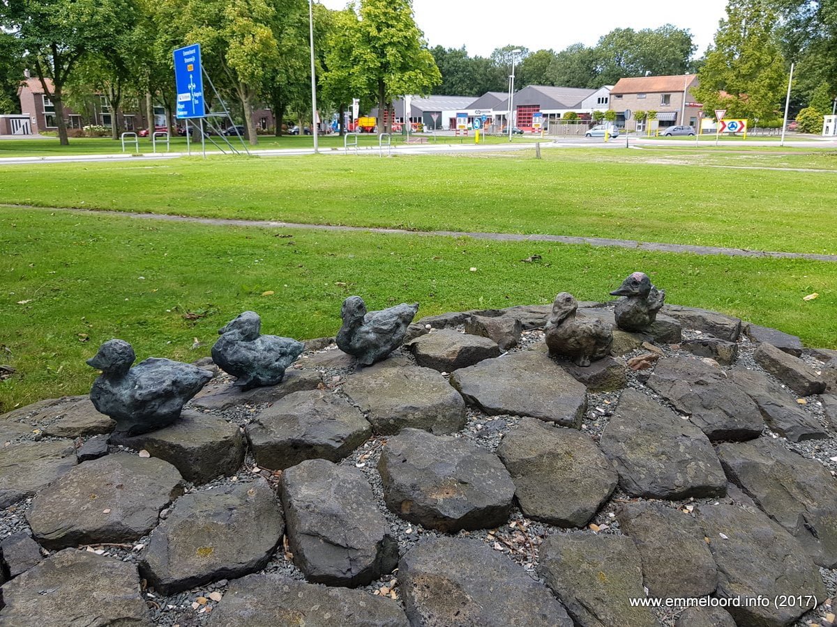 Eend-met-kuikens - Eend-met-kuikens-003.jpg