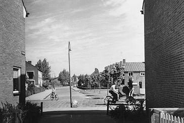 Plannenmakersbuurt - Kijkje-in-de-Diggelenstraat-vanuit-de-Schalm-1960.jpg