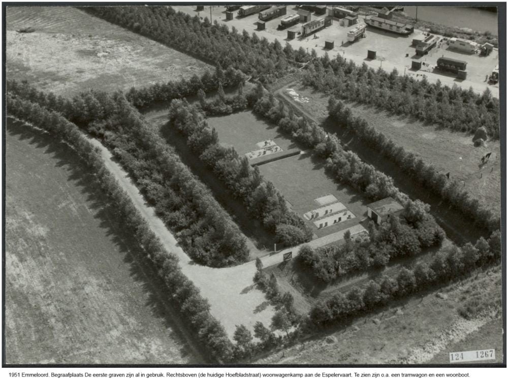 woonwagenkamp - begraafplaats-1951.jpg